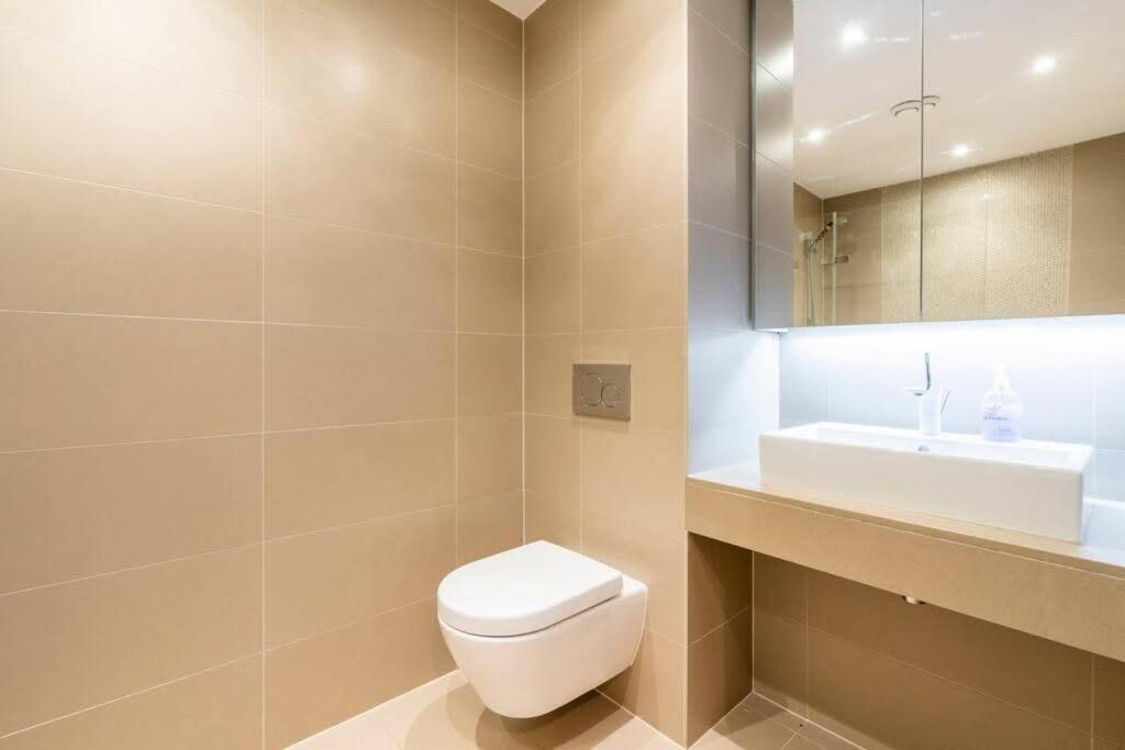 1 Bedroom Penthouse Flat In East London Exterior foto