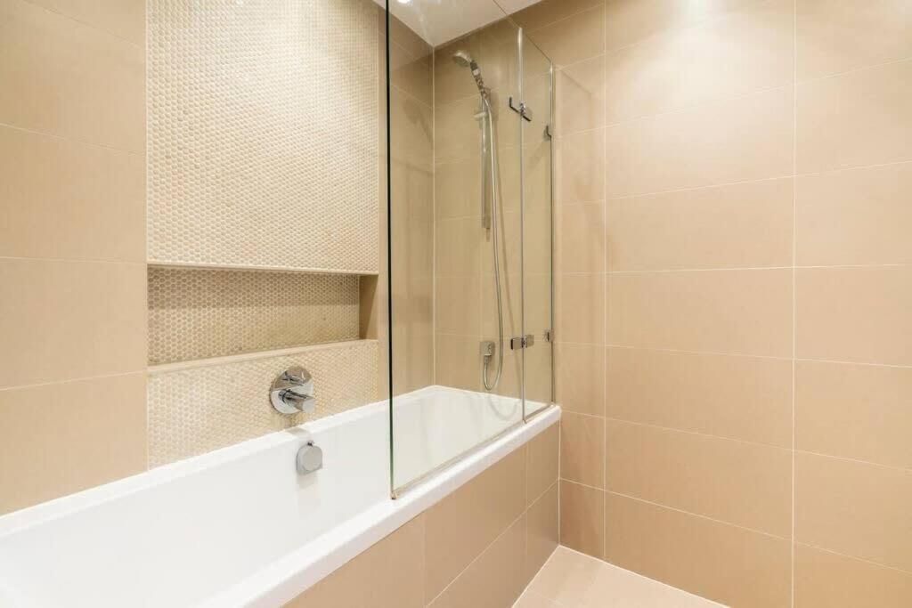1 Bedroom Penthouse Flat In East London Exterior foto