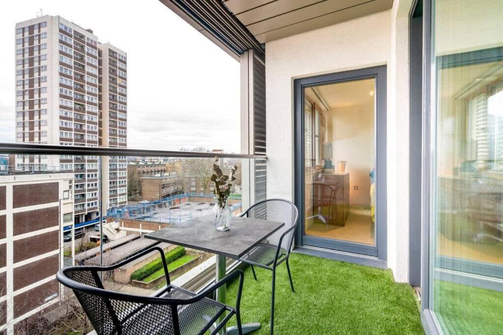 1 Bedroom Penthouse Flat In East London Exterior foto