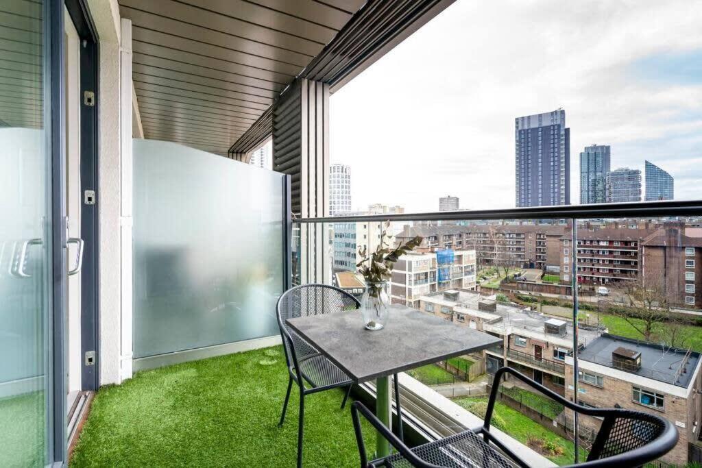 1 Bedroom Penthouse Flat In East London Exterior foto